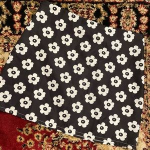 Shein mini skirt 🖤🤍🖤